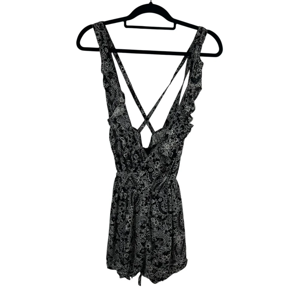 Free People Floral Paisley Ruffle Romper‎ Black White OB514093 Size 10 NWT